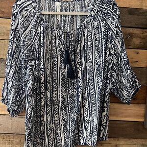 Navy and White 3/4 Sleeve V-Neck Blouse